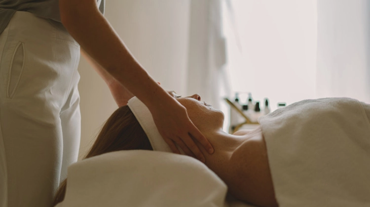 Circuito de spa de una hora con tratamiento facial o corporal de 30 minutos